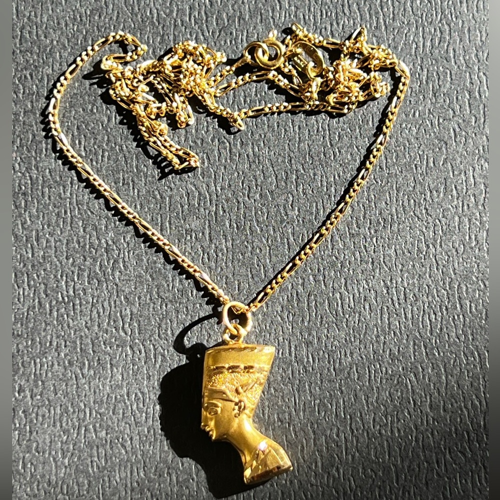 18k gold Egyptian Queen 3-D,Double Sided necklace - Picture 11 of 15
